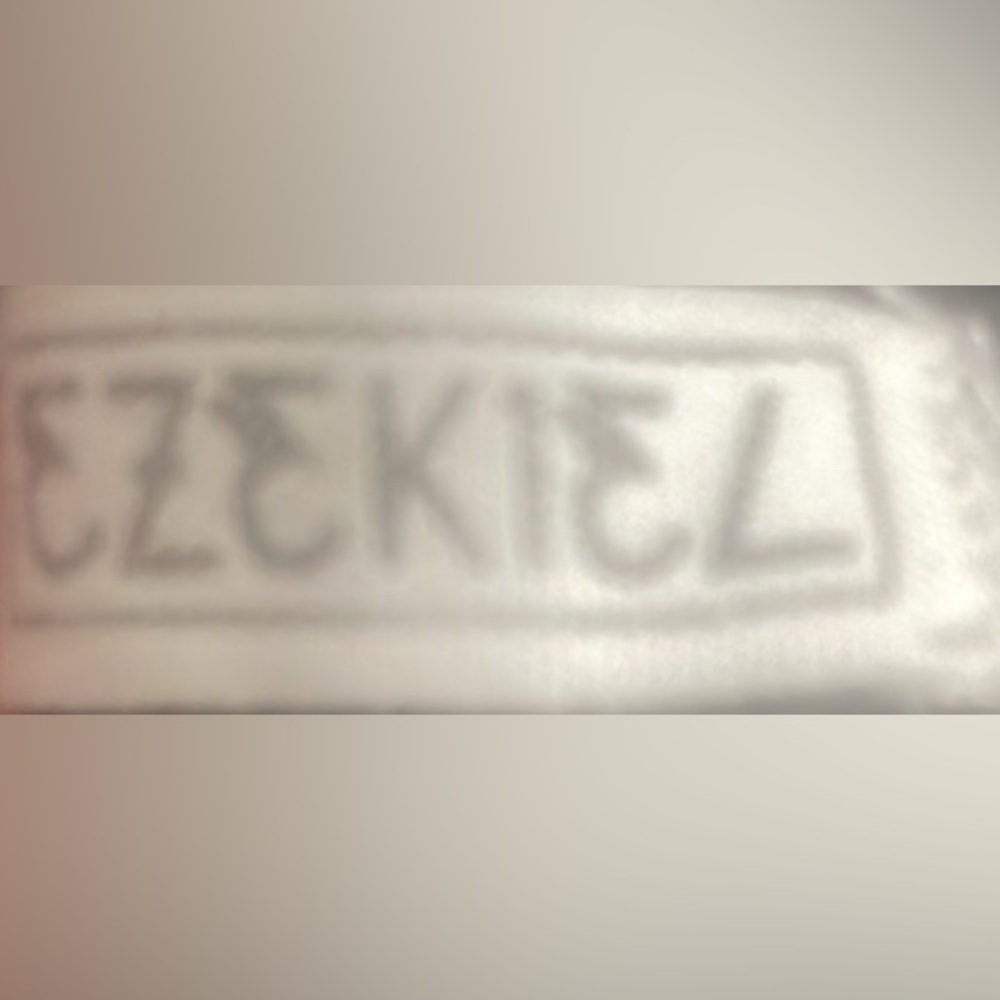 PreOwned  Ezekiel Flowers Size Large. - Picture 8 of 13